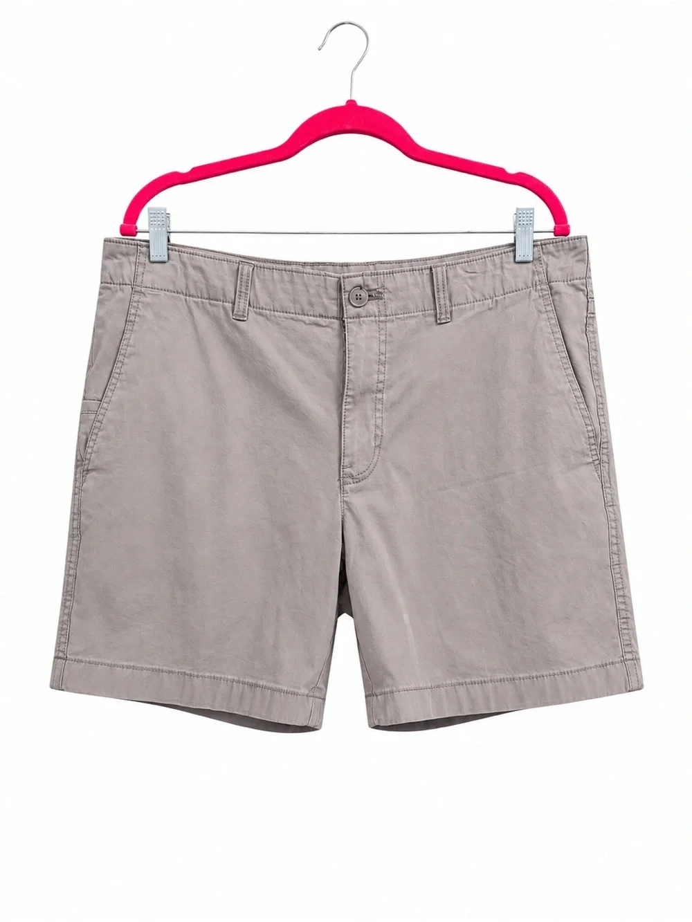 Roundtree & Yorke Men's Flat-Front Shorts in Light Grey
